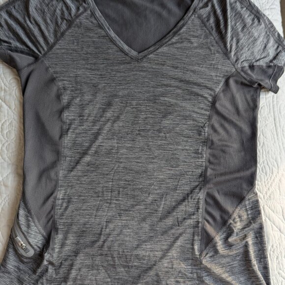 Set of 2 Workout Tops Altheta and Nike - Picture 10 of 13